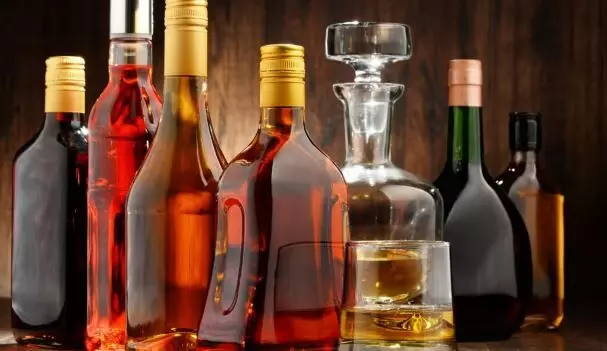 देवास में शराब पीने से 13 लोगों की मौत का आरोप, संभागायुक्त ने बनाई 5 सदस्यीय जांच टीम
