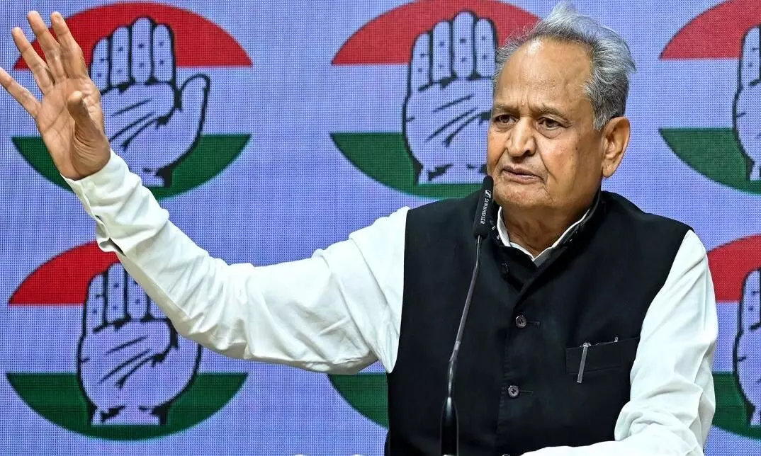 खरगे के समर्थन में उतरे अशोक गहलोत,  वह पार्टी के अनुभवी नेता, उनकी मंशा पीएम की गरिमा को ठेस पहुंचाना नहीं