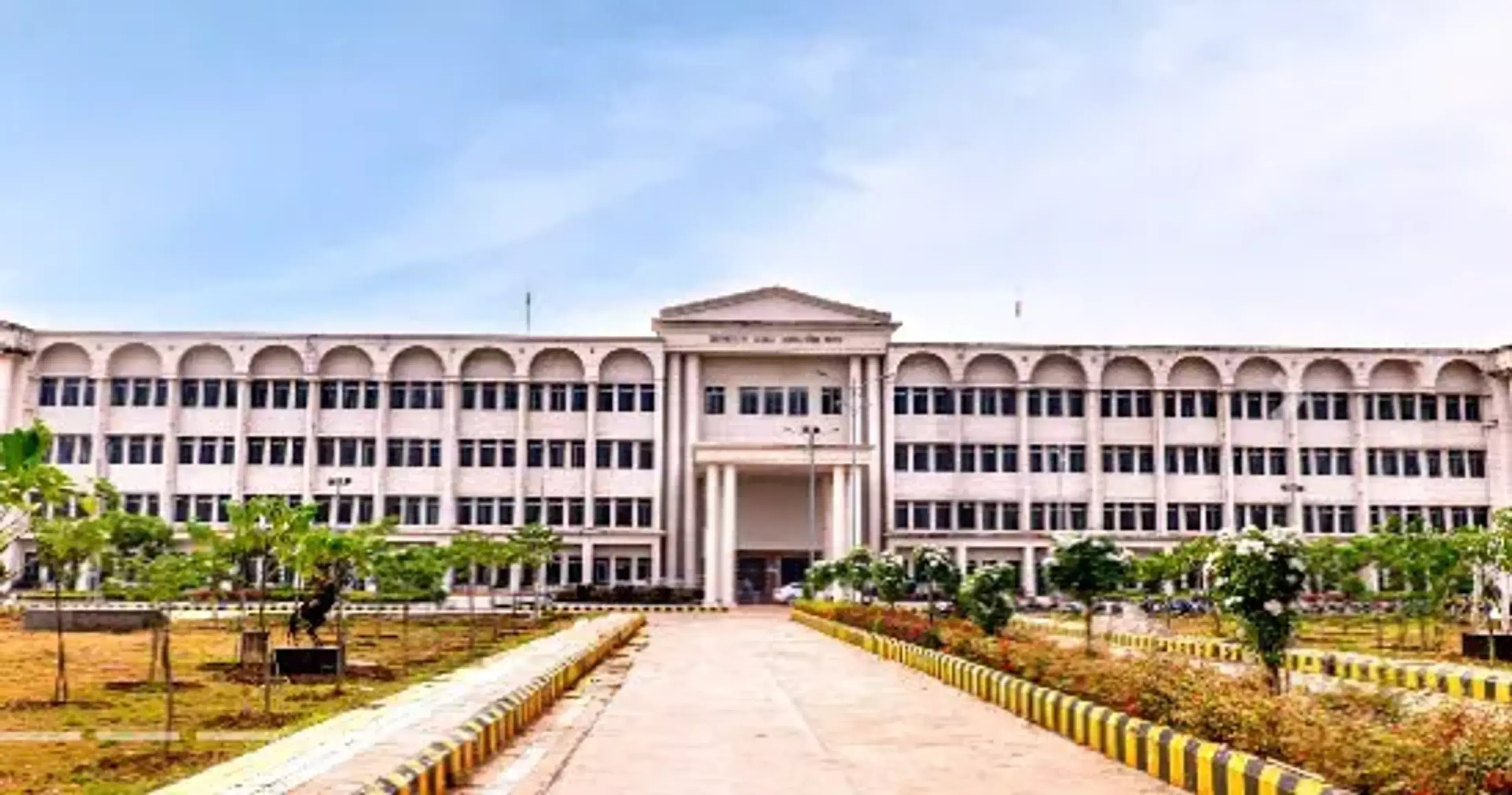 35 सूखाग्रस्त तहसीलों के कॉलेज विद्यार्थियों को राहत, लौटाई जा रही है परीक्षा फीस
