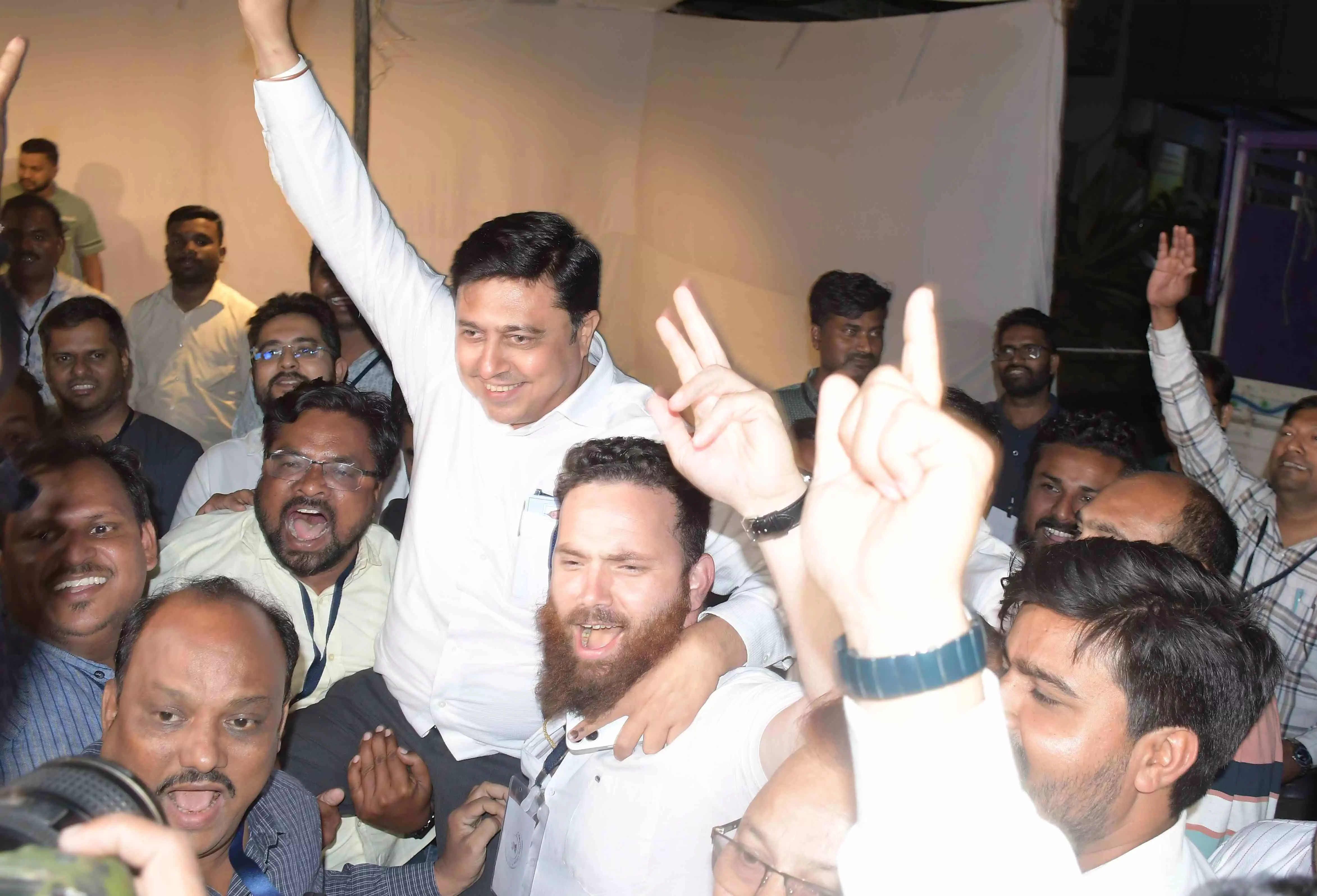 संघ के गढ़ में भाजपा को बड़ा झटका, बैलेट पर कांग्रेस की मुहर, जीते अभिजीत