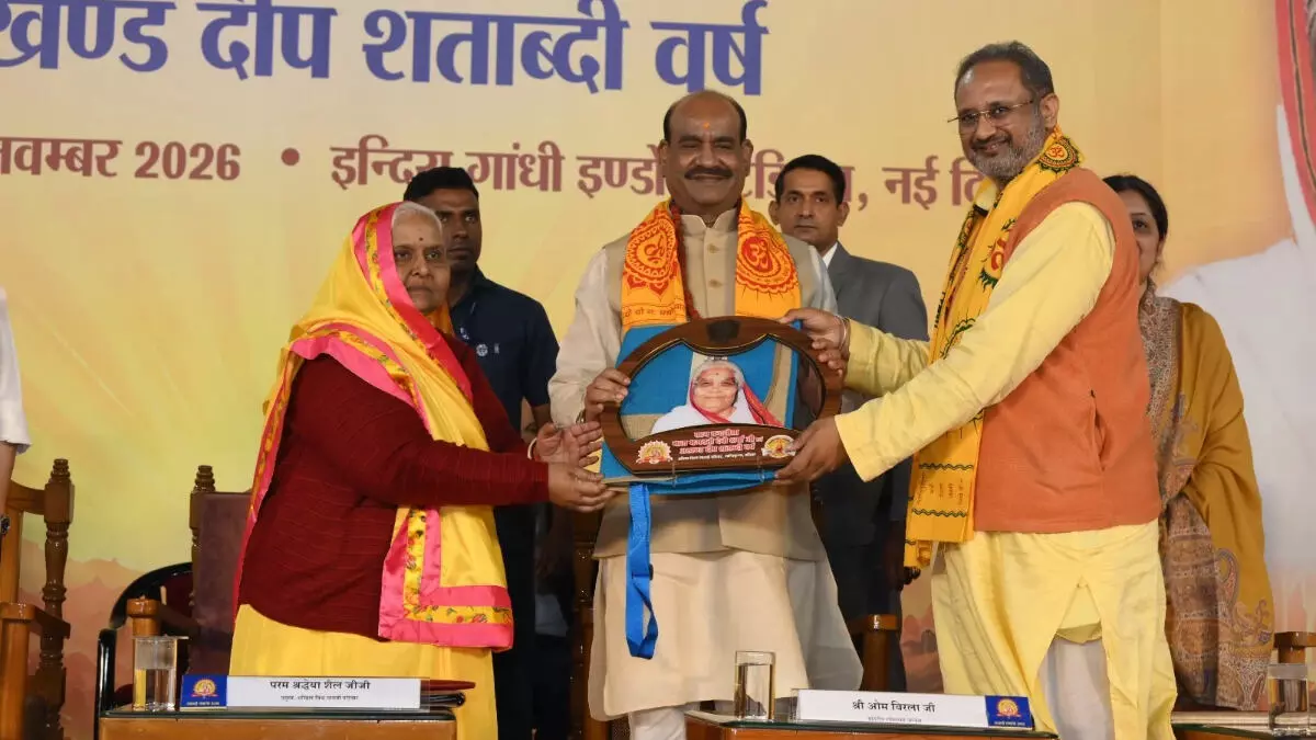 डॉ. चिन्मय पण्ड्या संग मंच साझा कर बोले ओम बिरला, अंतिम व्यक्ति तक जलती रहेगी अखंड ज्योति